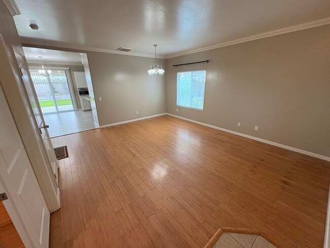 Photo - Lovely 5 Bedroom Home