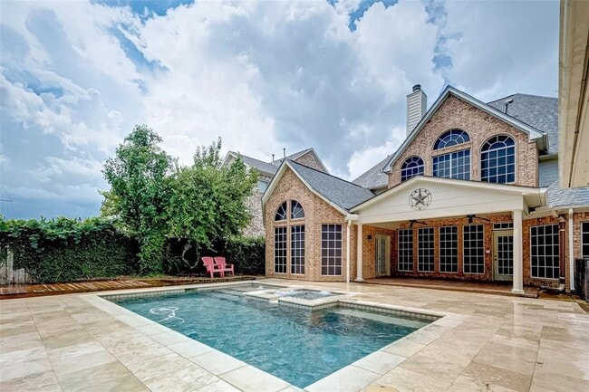 Building Photo - 2115 Foreland Dr