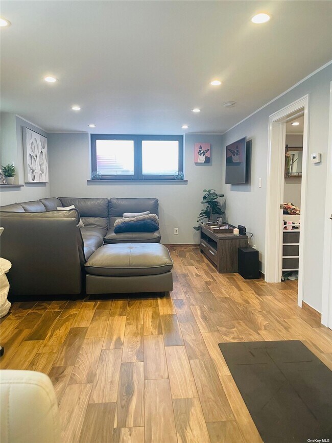 Photo - 61-72-72 69th Ln Unit B