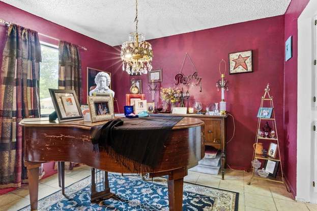 Photo - 1333 Mercedes St