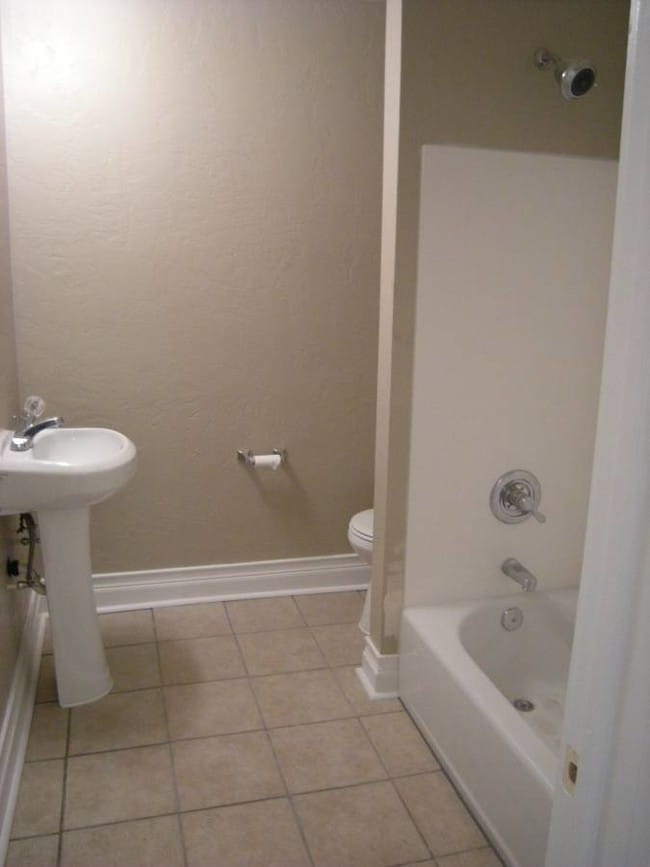 Photo - 121 Stratford Ave Unit 2