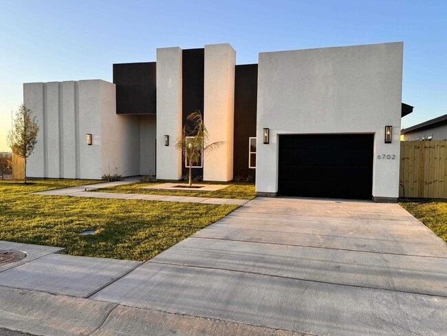 Photo - 6702 El Bosal Ln