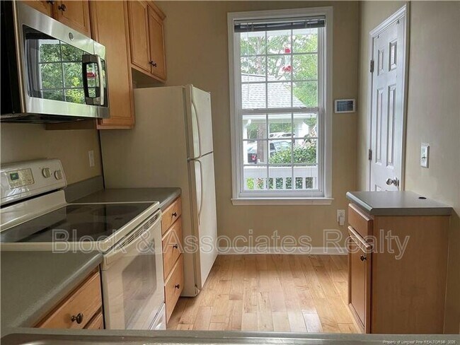 Photo - 112 Summit Oaks Ln