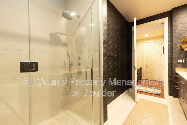 Photo - 1155 Canyon Blvd Unidad #205