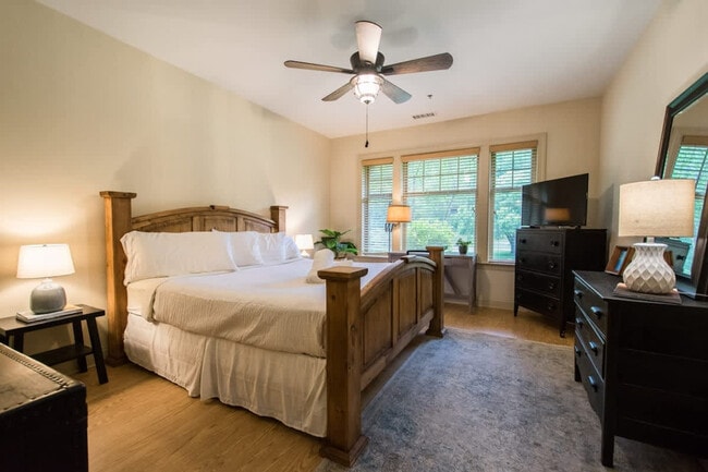Photo - 1560 Country Club Dr Unit SI ID1597142P