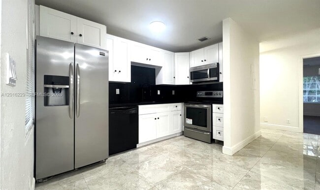 Photo - 11307 Port St
