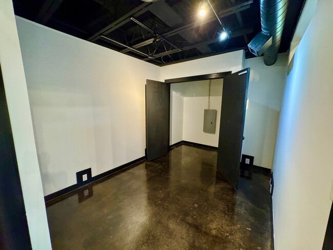 Photo - 5434 Peachtree Rd Unit 112