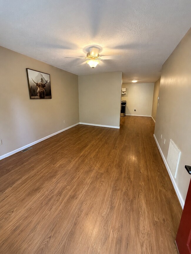 Photo - 111 Watzel Ln