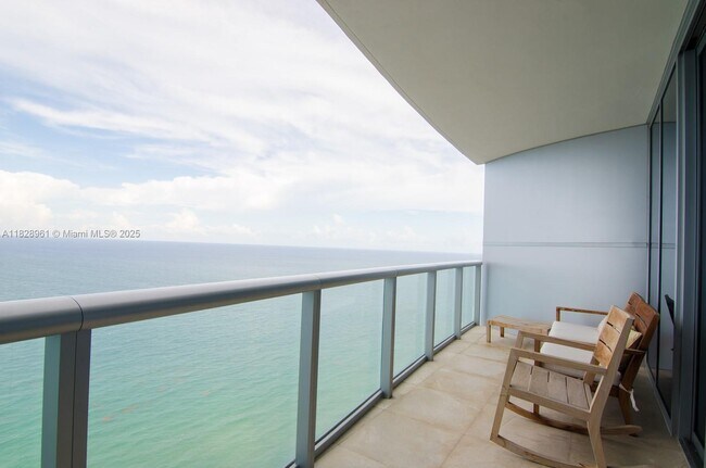 Photo - 17001 Collins Ave Unidad 3804 Rental