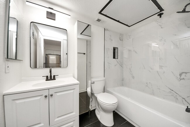 Photo - 2425 Holly Hall St Unidad C54