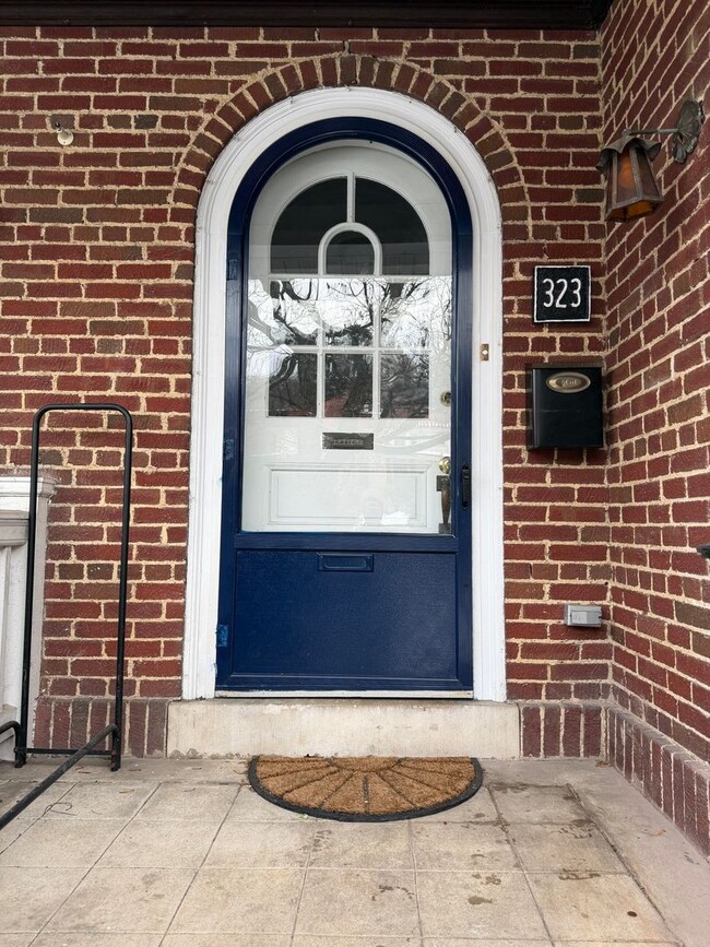 Building Photo - Gorgeous Mount Penn 4 BR/1 1/2 Bath For Rent