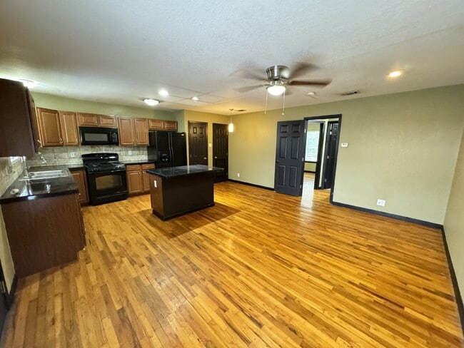 Photo - 211 Natalen Ave Unit Apt 207