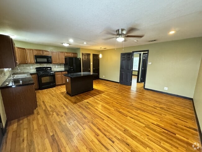 Building Photo - 211 Natalen Ave Unit Apt 207