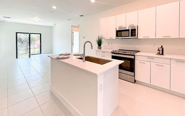 Photo - 8001 NW 41st St