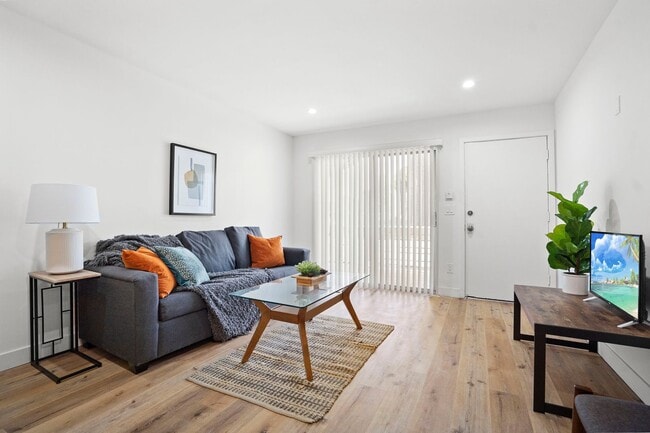 Photo - Individual Bungalows: All 1 bedroom/ 1 bath units all with LARGE PRIVATE YARDS. Unit 117