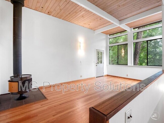 Photo - 97 Wellington Ave