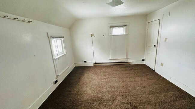 Photo - 483 W Perry St