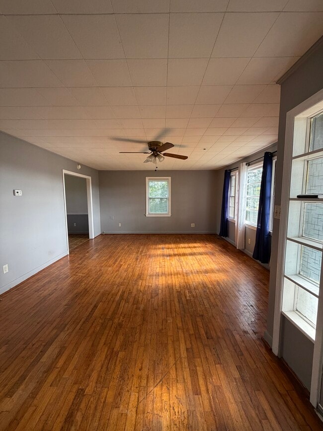 Photo - 708 Springfield Rd