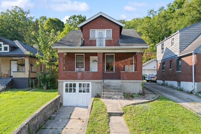 Building Photo - Newly Updated 3 Bed Home