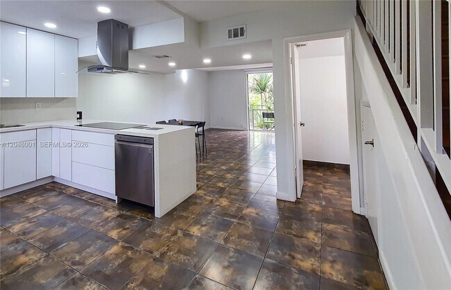Photo - 1655 NE 115th St