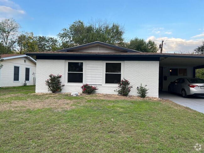Building Photo - 1318 Broadmoor Dr Rental
