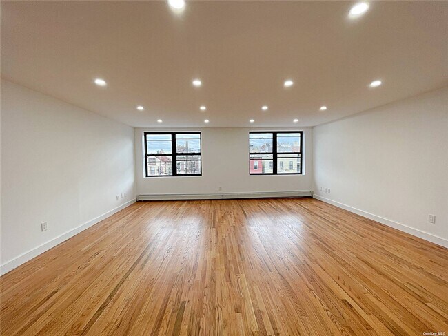 Photo - 25-36-36 21st St