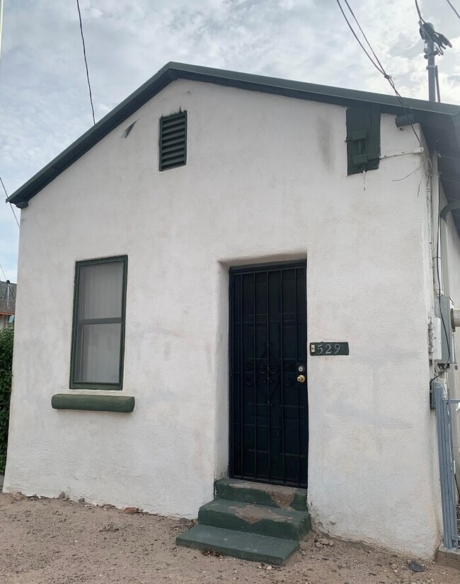 Building Photo - Downtown 1 Bedroom 1 Bath Bungalow Rental