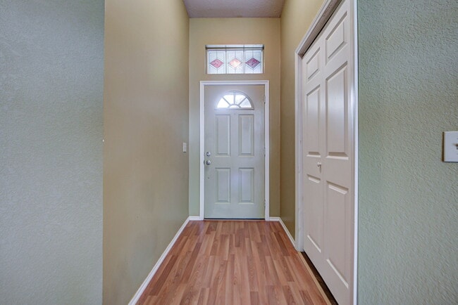 Photo - 2912 Edinburg Dr