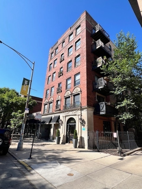 Building Photo - 4144 N Sheridan Rd Rental