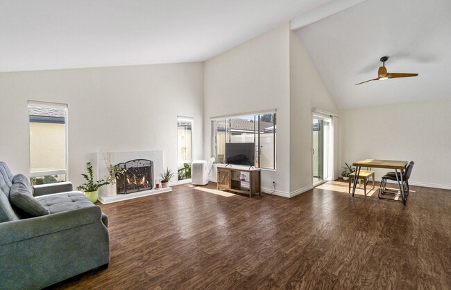 Building Photo - Charming 4 Bedroom/2 Bath Single Story Home
