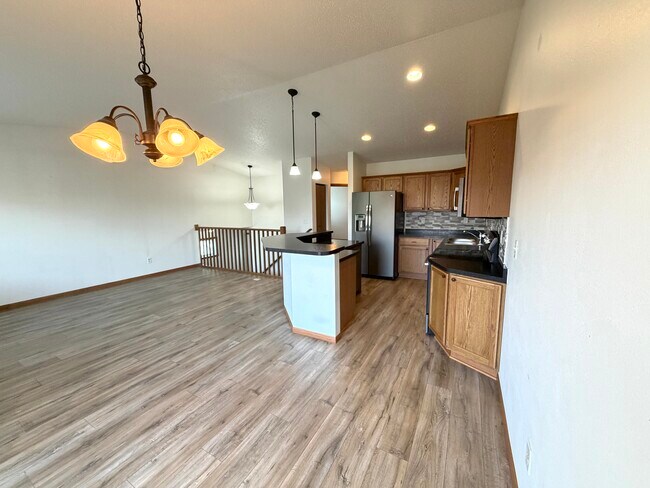 Photo - 2420 5th St W