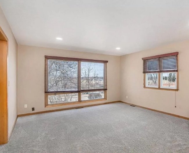 Living Room - 424 N Lake Ave