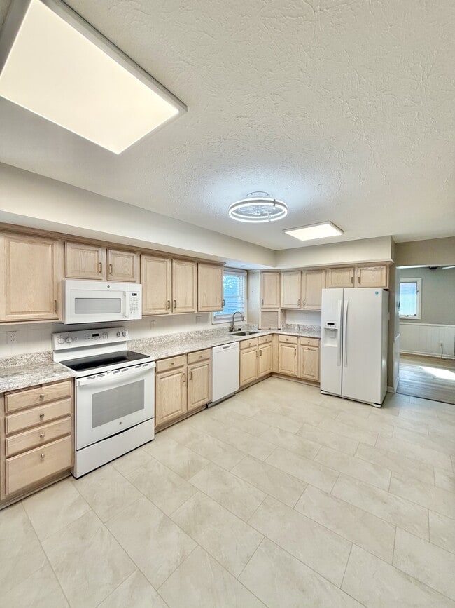 Photo - 520 Cricklewood Dr