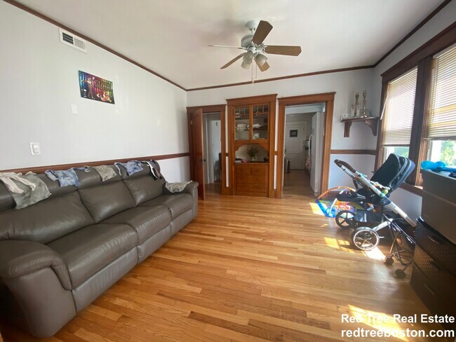 Photo - 44 Blenford Rd Unit 1