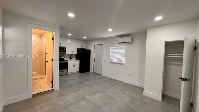 Building Photo - 1933 Washington St Unit 1935 B