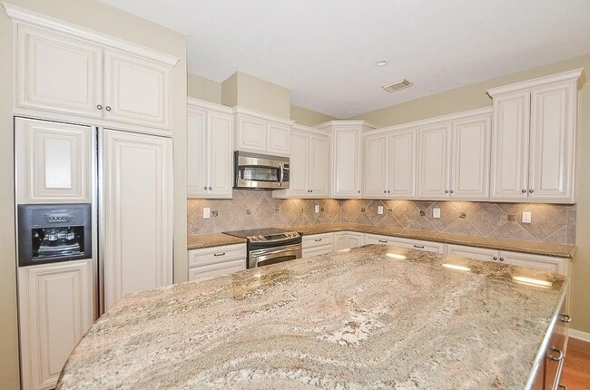 Photo - 46 Grants Lake Cir