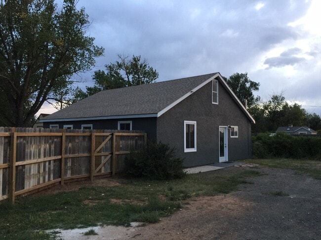 Building Photo - 1575 Riverside Dr Rental