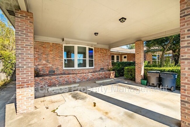 Photo - 4304/4306 SW Loop 820