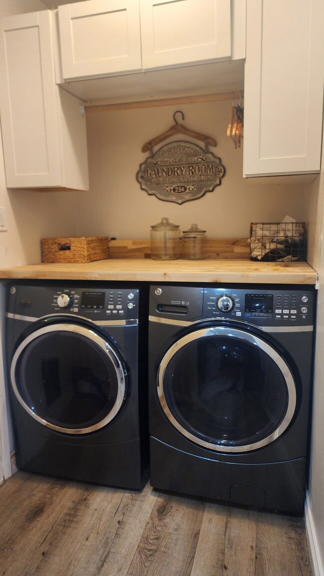 Photo - 15358 Leadwell St