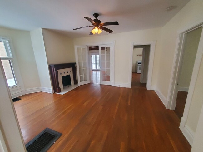 Photo - 556 College Ave SE Unidad 558 - Whole 1st Floor