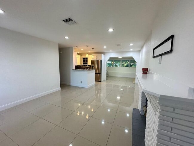 Photo - 104 NE 16th Ave