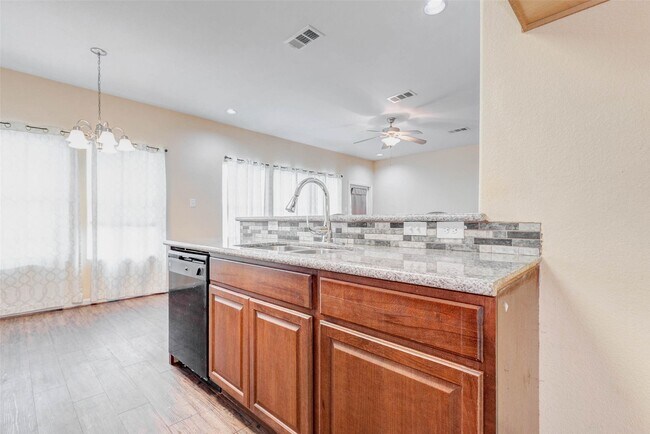 Photo - 8605 Beviamo St