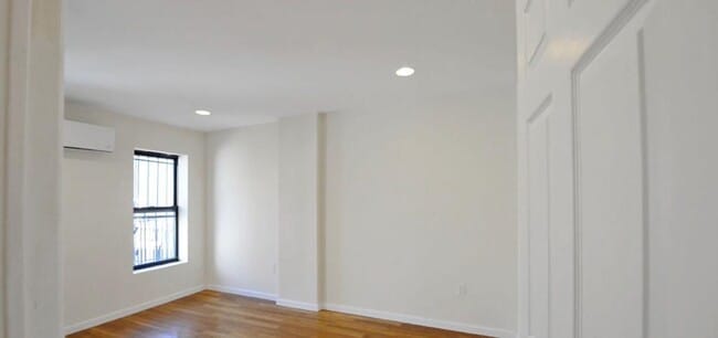 Photo - 57 E 125th St