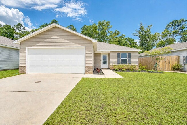 Building Photo - 3BR/2BA East Milton Home with Open Layout, Fenced Backyard