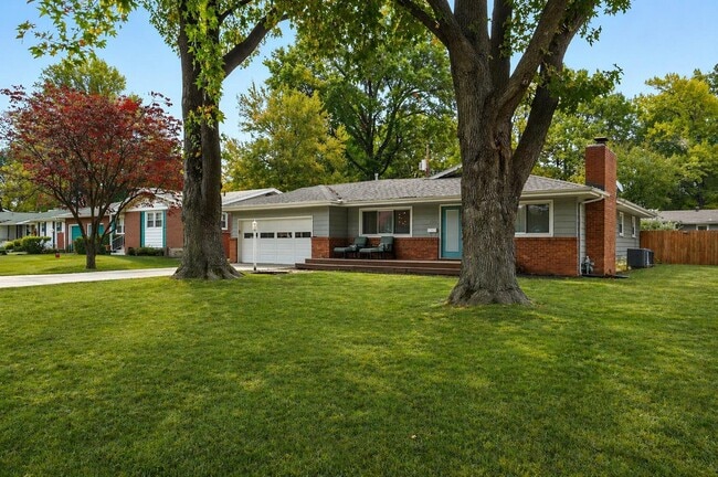 Photo - 2422 S Kickapoo Ave