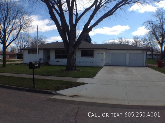 Great Home in Kingswood!! - Great Home in Kingswood!!