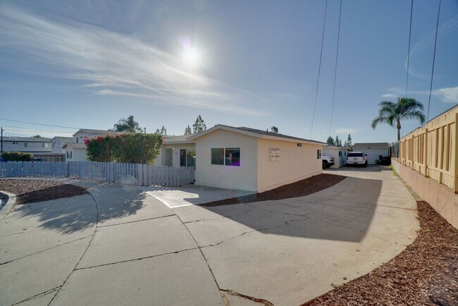 Photo - Coleen Ct - Gorgeous, Newly Remodeled 4 Bedroom 2 Bath House near Downtown El Cajon! Unidad 1022