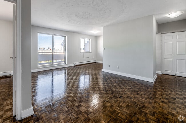 1 chambre, 1 salle de bain - 565 pi2 - Salon - 16 Champlain Avenue