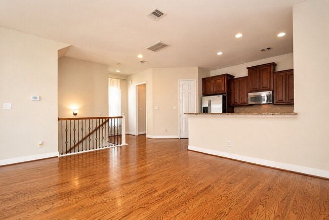 Photo - 5324 Nett St