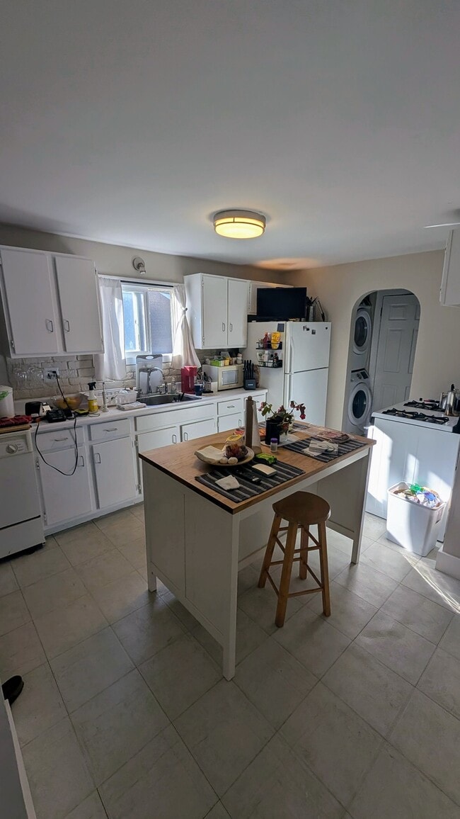 Building Photo - 74 Sydney Unit 1 Rental